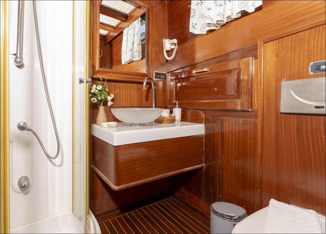 FURKAN III -DORİS ( LUX YACHT)
